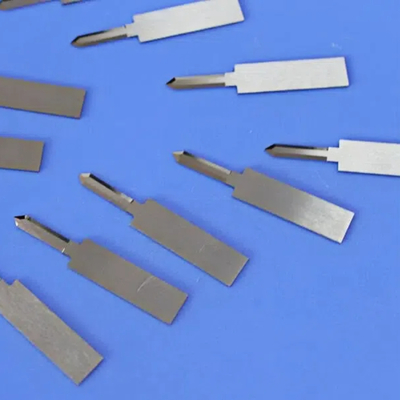 Couteau en carbure de tungstène 92HRA, grain de 0,5 µm pour la coupe du caoutchouc